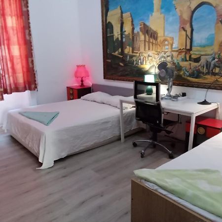 A Room In A Beautiful Apartment In The City Center Milano Eksteriør bilde