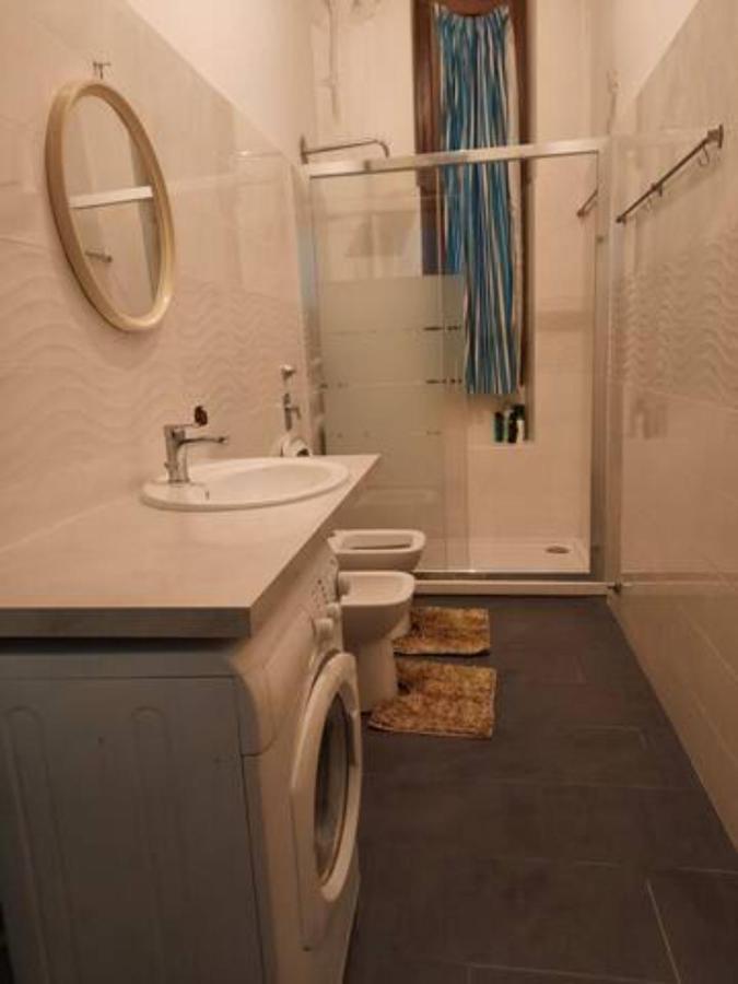 A Room In A Beautiful Apartment In The City Center Milano Eksteriør bilde
