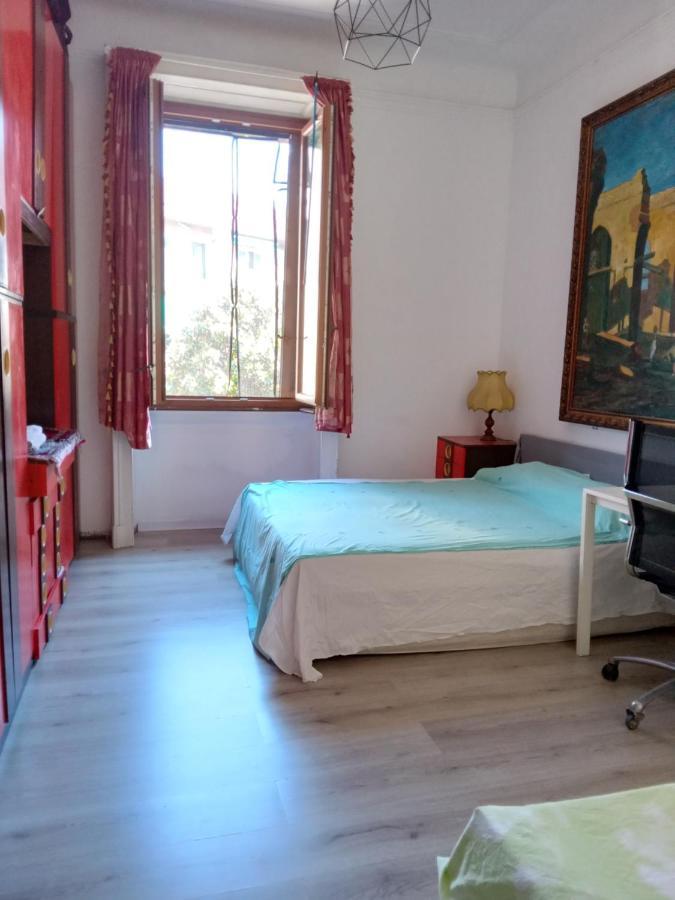 A Room In A Beautiful Apartment In The City Center Milano Eksteriør bilde