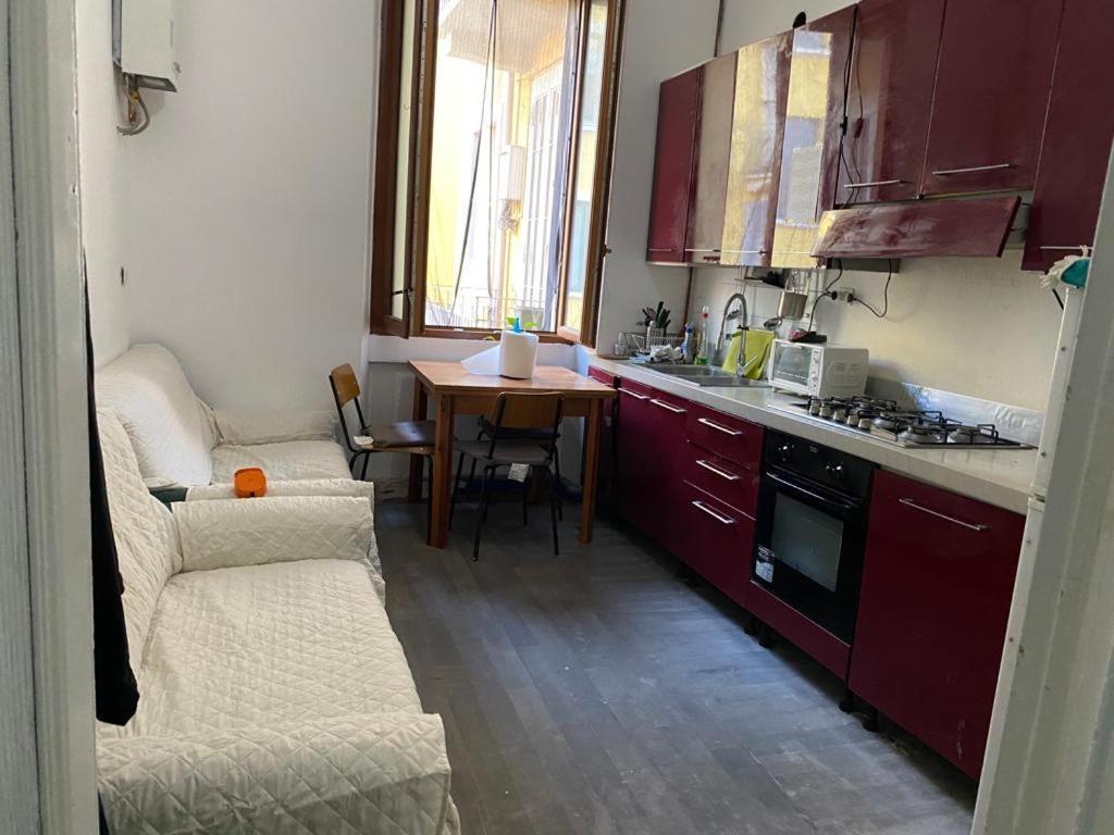 A Room In A Beautiful Apartment In The City Center Milano Eksteriør bilde